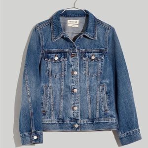 Madewell jean jacket in Medford wash. Size Medium in excellent condition.